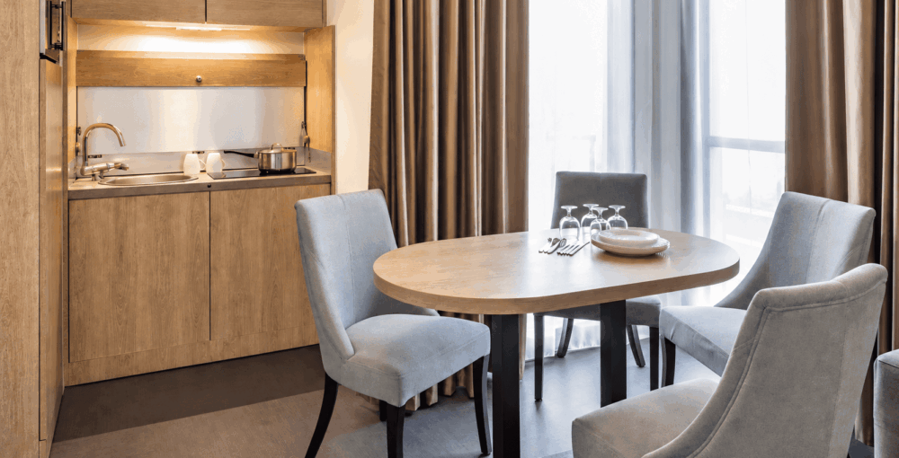 Kitchenette table dressée les aureliades
